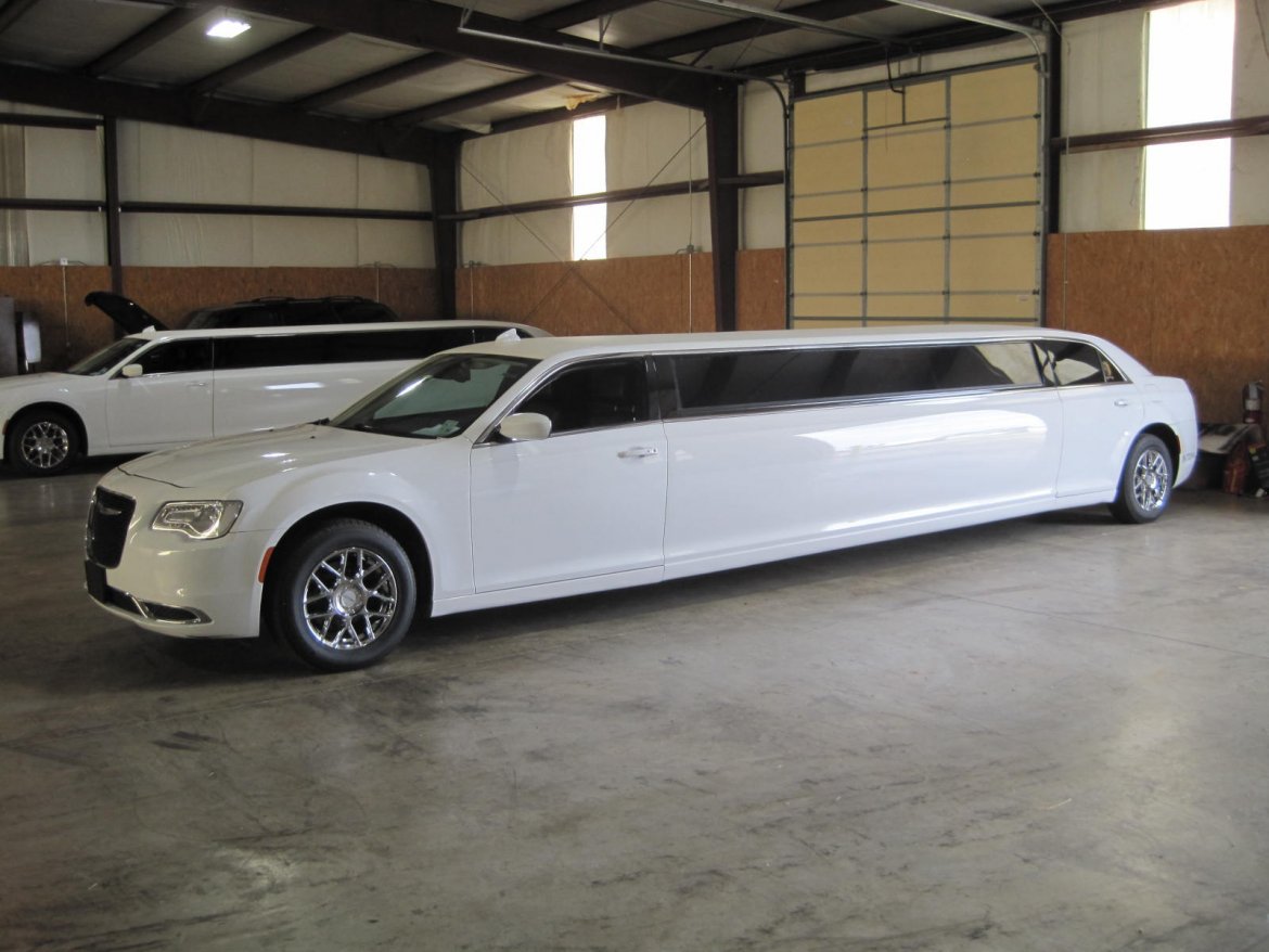 2016-springfield-coach-builders-chrysler-300-limousine-6660c31d99cde-large