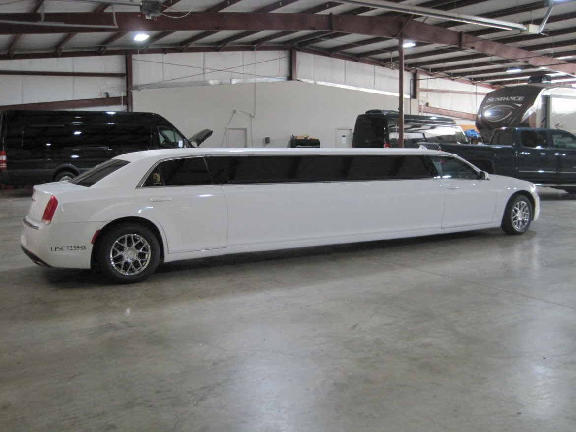 2016-springfield-coach-builders-chrysler-300-limousine-6660c3225c6e1-large